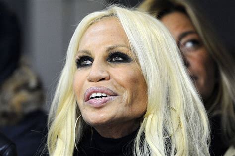 donatella versace estetik faciası|donatella hairstyles.